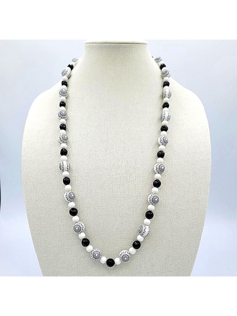 Vintage Black & White Necklace Ball Beads Unique Pattern #584